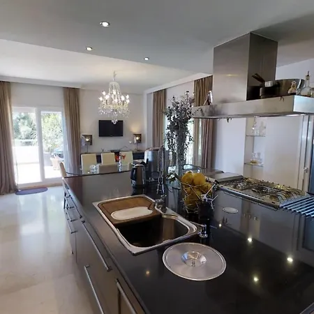 Wonderful Penthouse With Pool And Sea View Appartement *