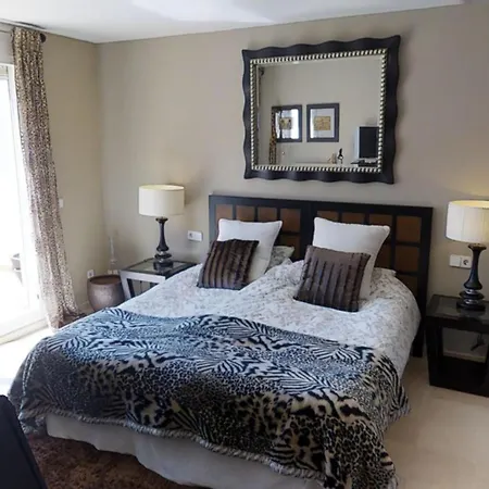 Wonderful Penthouse With Pool And Sea View Appartement